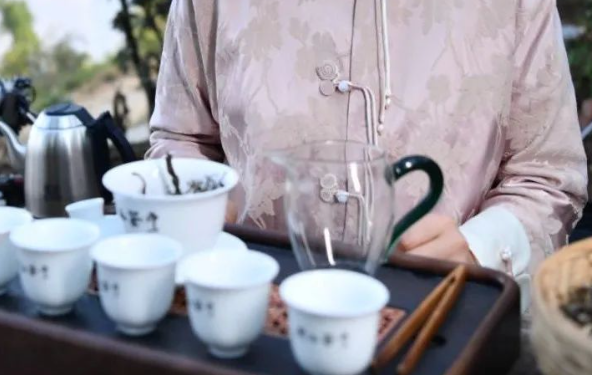 长期喝茶的人身体到底有什么不一样？新研究发现：每天3杯茶抗衰老效果更明显(图1)