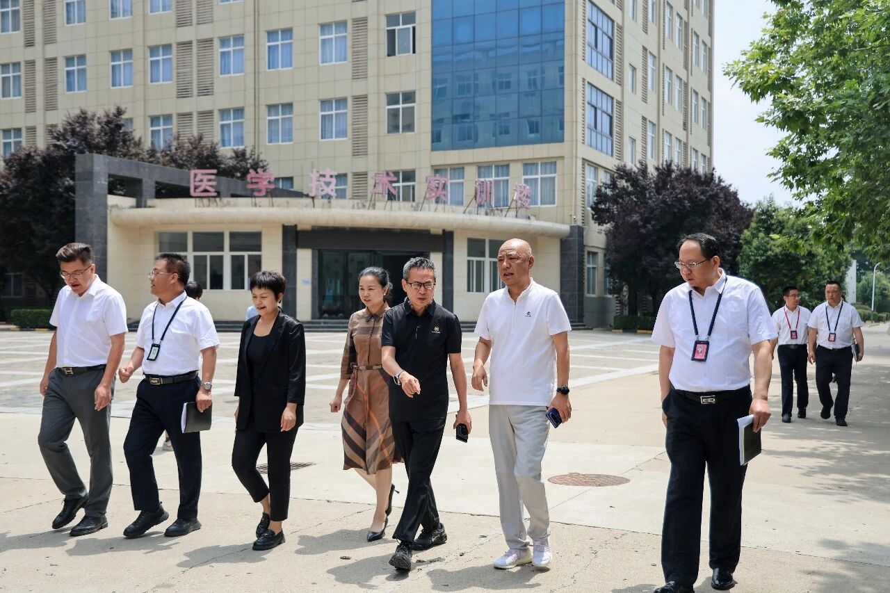 校企携手深耕医美产教融合！西安海棠职业学院与北京宏强富瑞集团开启深度合作(图5)